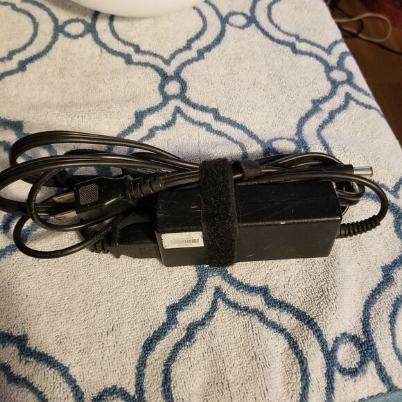 HP N193 charger for laptop or chromebook - Picture 2 of 6